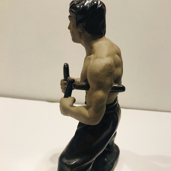 Vintage Shiwan Ceramic Statue Of Bruce Lee With Nunchucks, Hand Painted - Picture 8 of 12